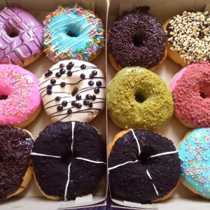 Donat Karakter Ibu Ratna Isi 6