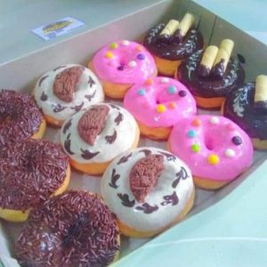 Donat Karakter Ibu Ratna Isi 12